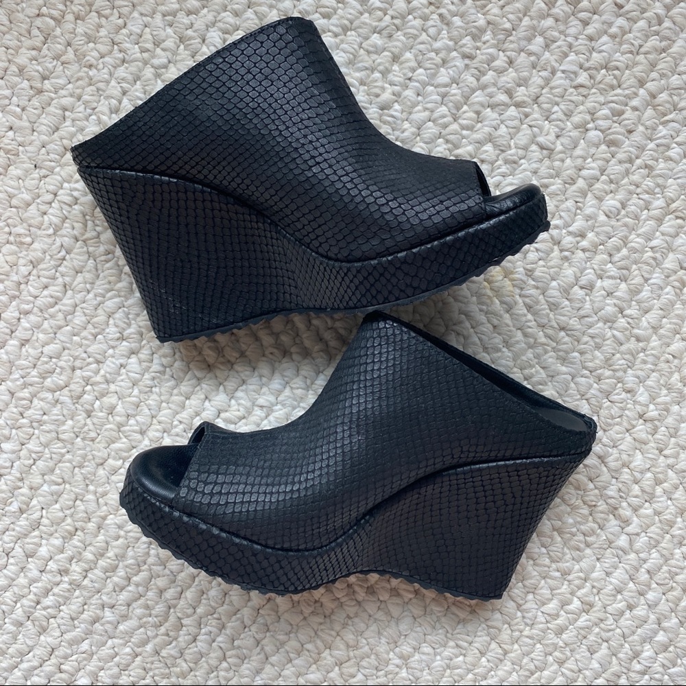 Cordani Calzature; Python Leather; Wedge/Mule; Peep-toe Size 37